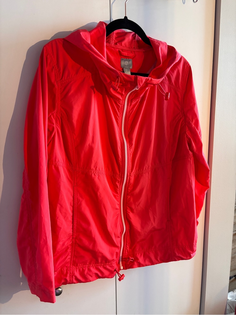 GAP NWT Women's Lightweight Hooded Windbreaker Jacket in Bright Pink